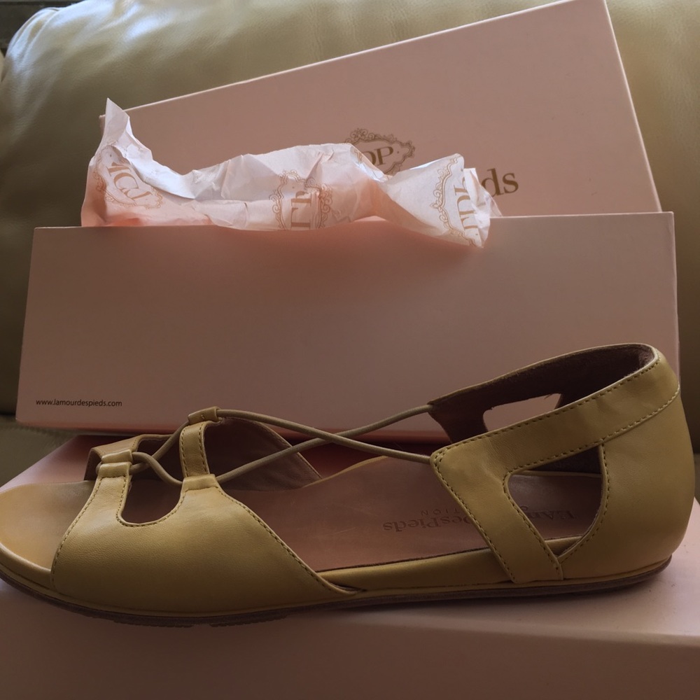 L’amour des pieds mustard darron leather sandals